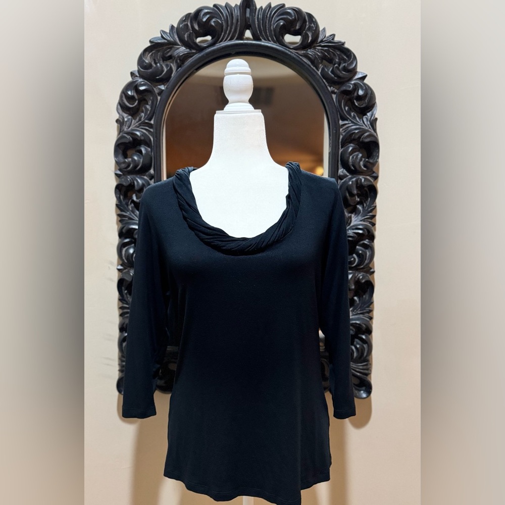 itsu - Black Blouse with Twisted Neckline